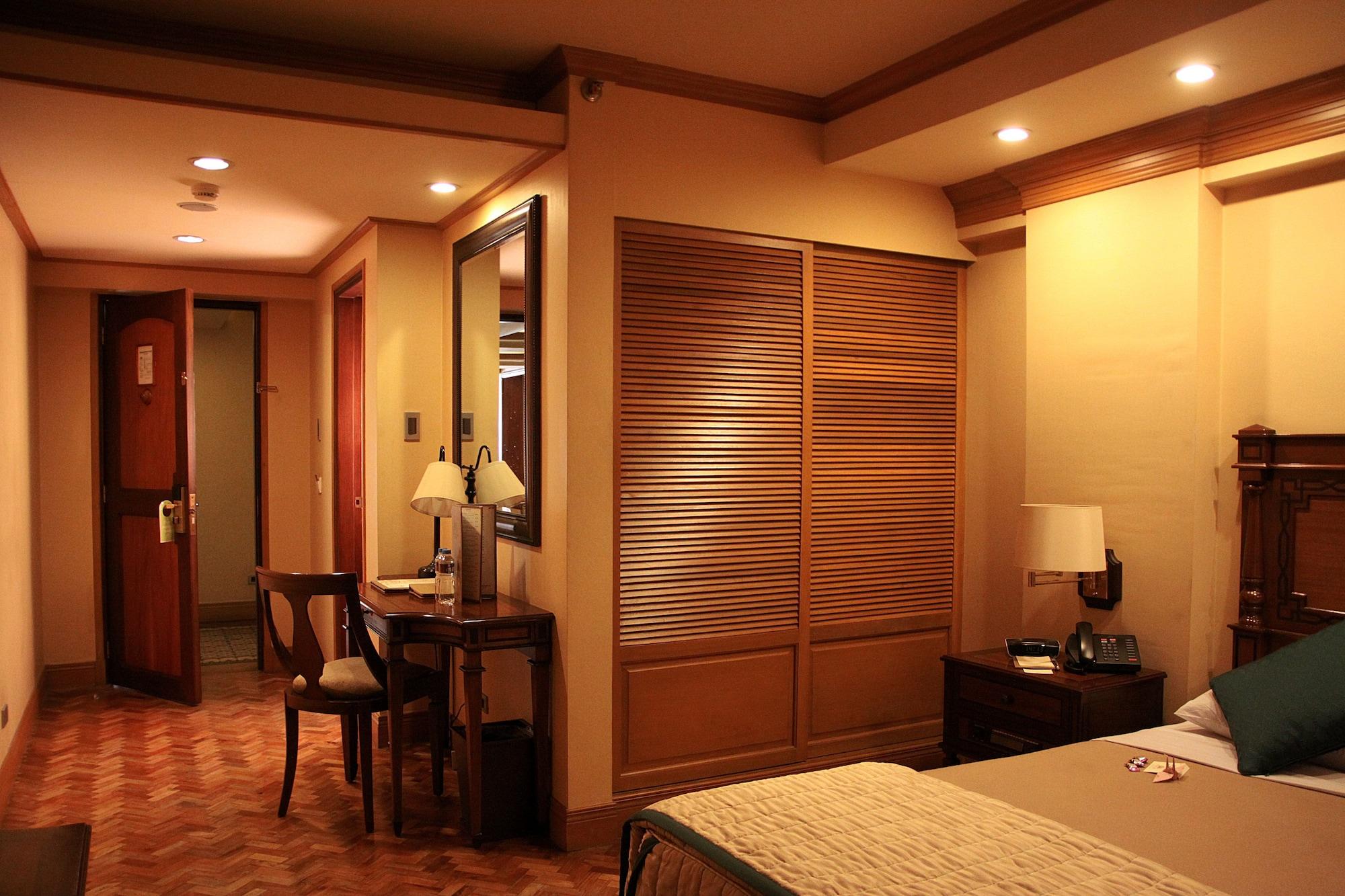 Herald Suites Makati City Exterior foto