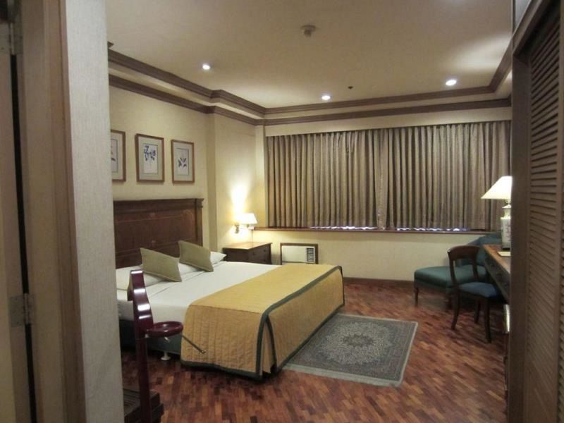Herald Suites Makati City Exterior foto