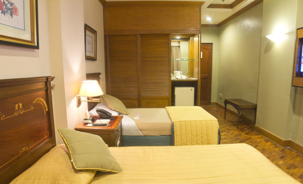 Herald Suites Makati City Exterior foto