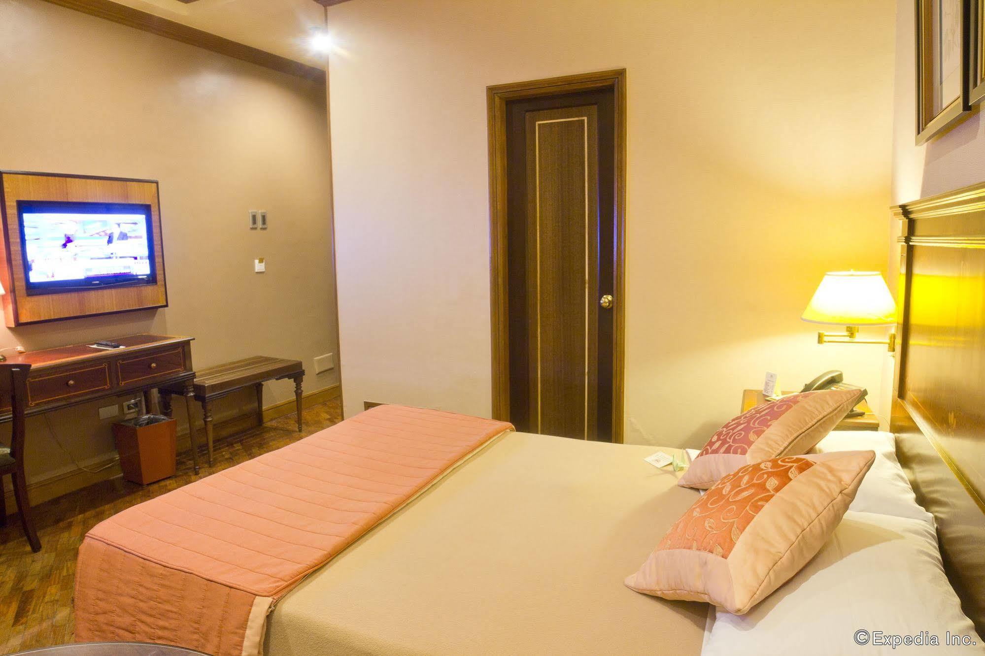 Herald Suites Makati City Exterior foto