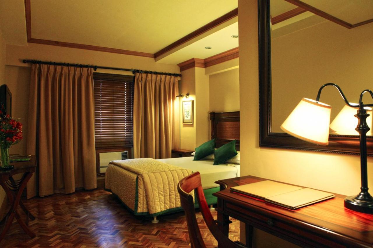 Herald Suites Makati City Exterior foto